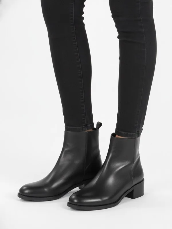 Oakmere Ankle Boot in Black, model shot on white